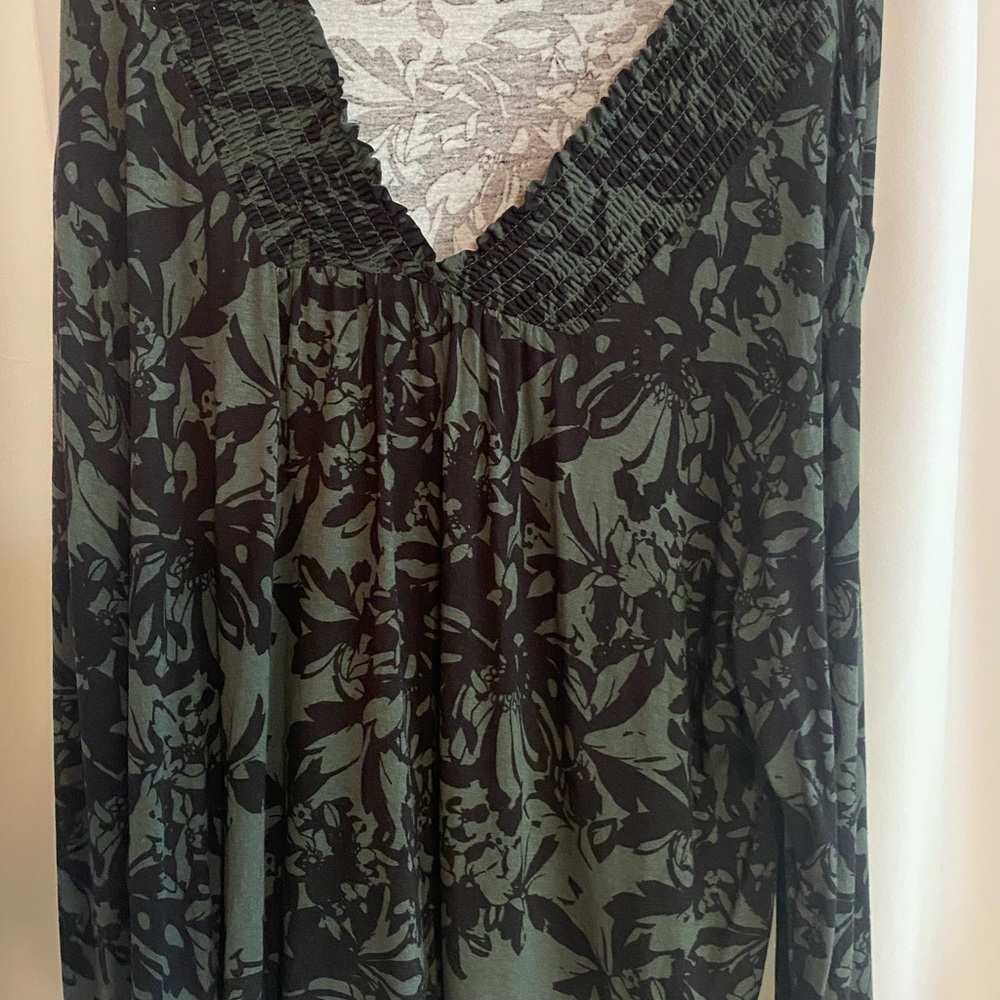 Zac & Rachel Gray Floral Top